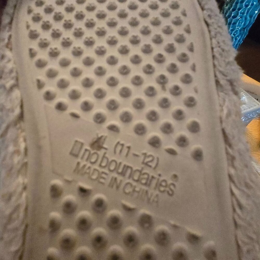 No Boundries Slippers size 11-12 (ugg knockoffs}